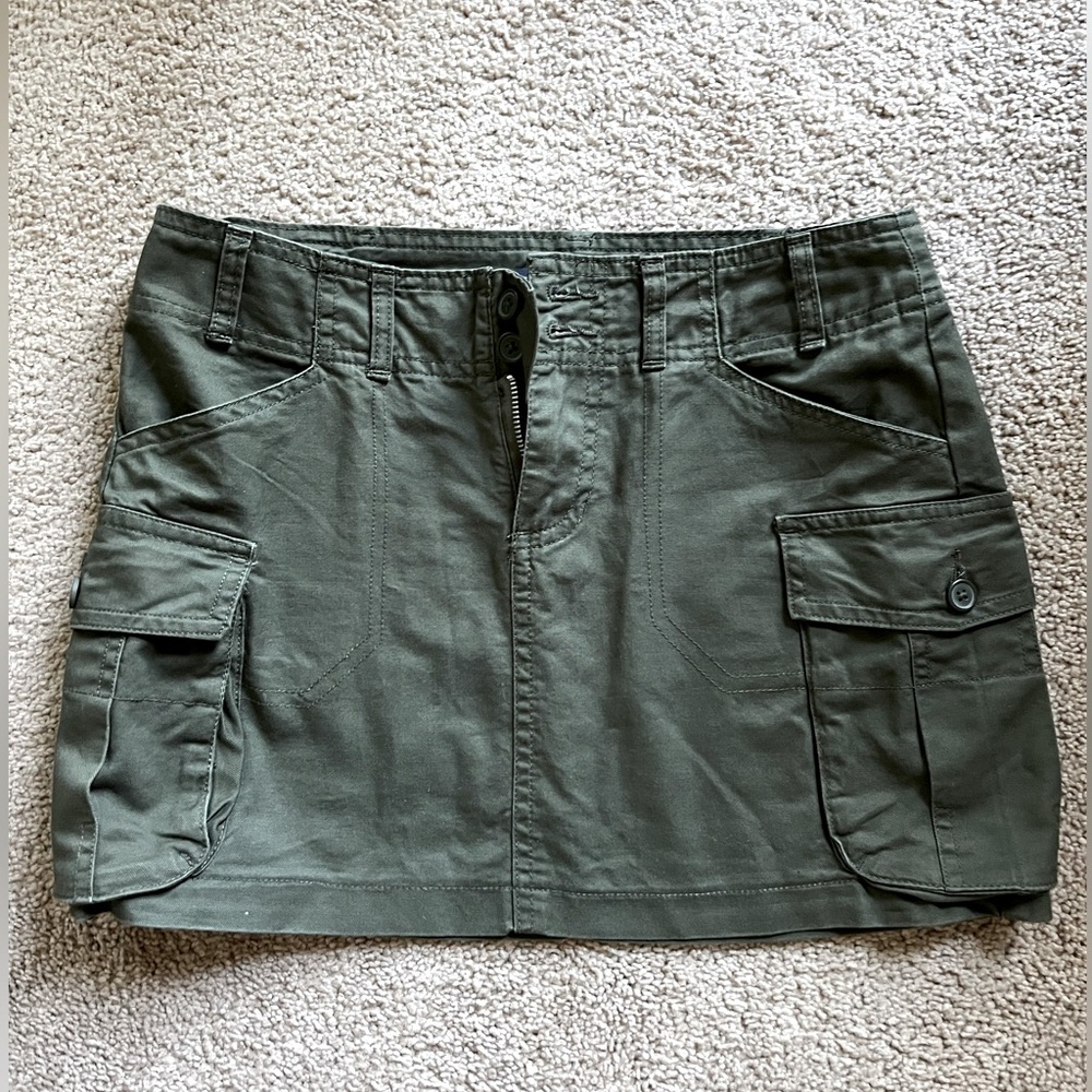 Brandy Melville army green cargo mini skirt. One size.